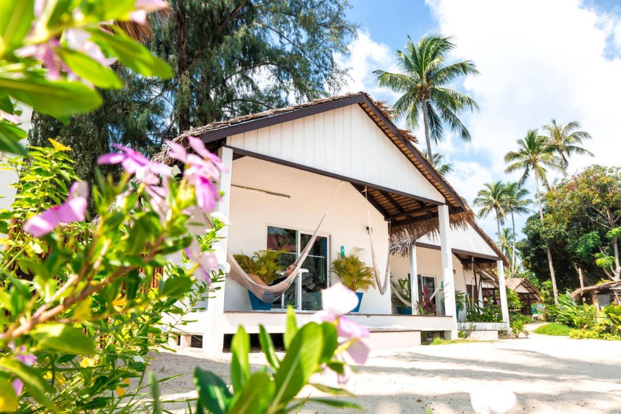 Sarana Bungalows (Adults Only) Ban Tai Exterior photo