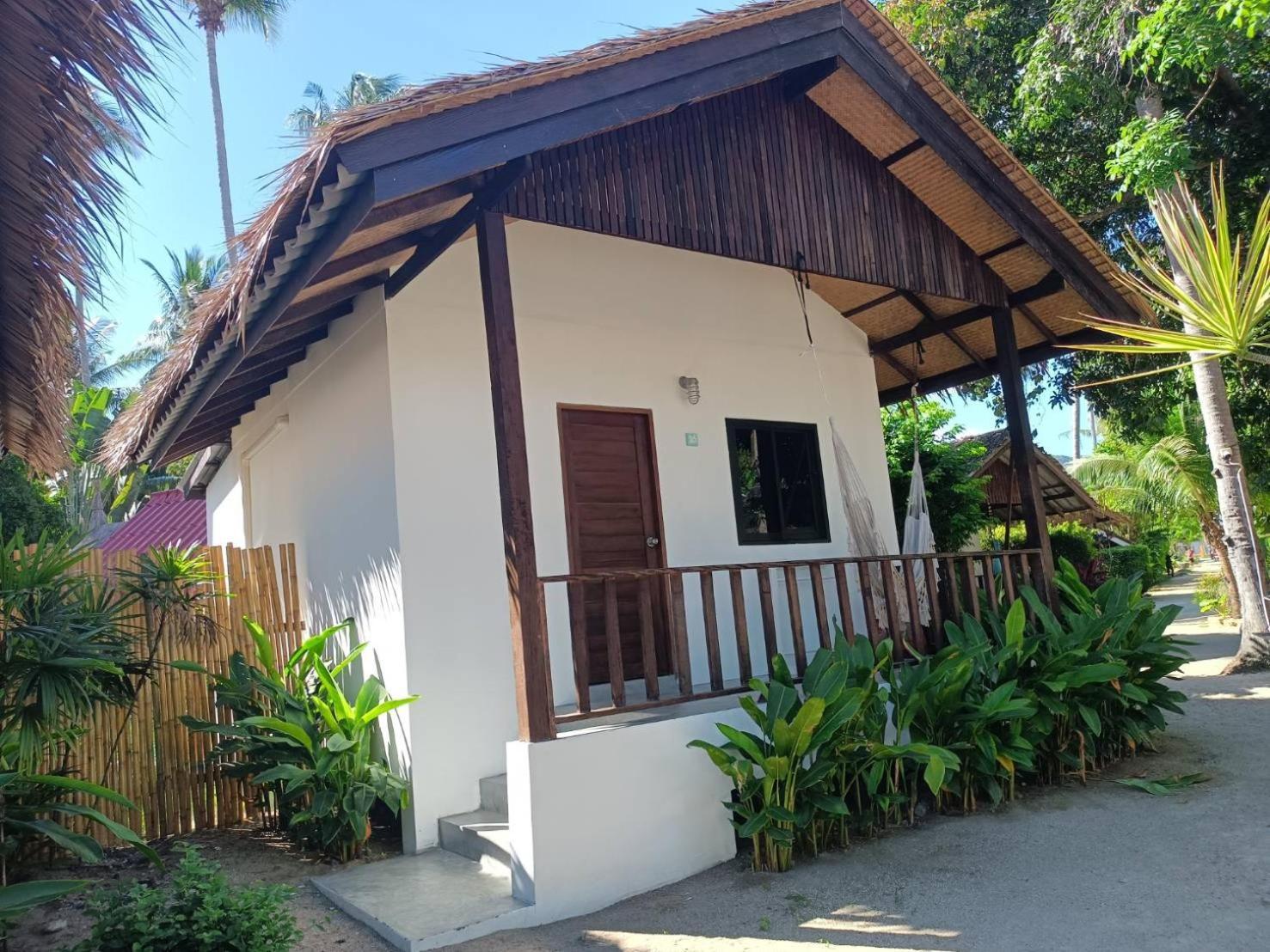 Sarana Bungalows (Adults Only) Ban Tai Room photo