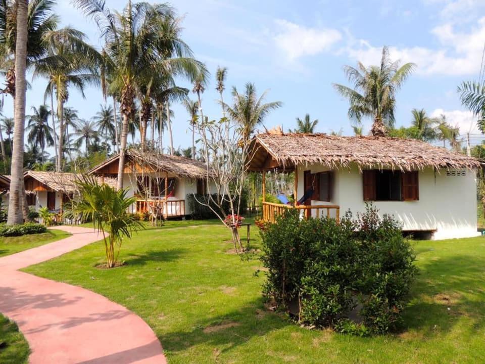 Sarana Bungalows (Adults Only) Ban Tai Exterior photo