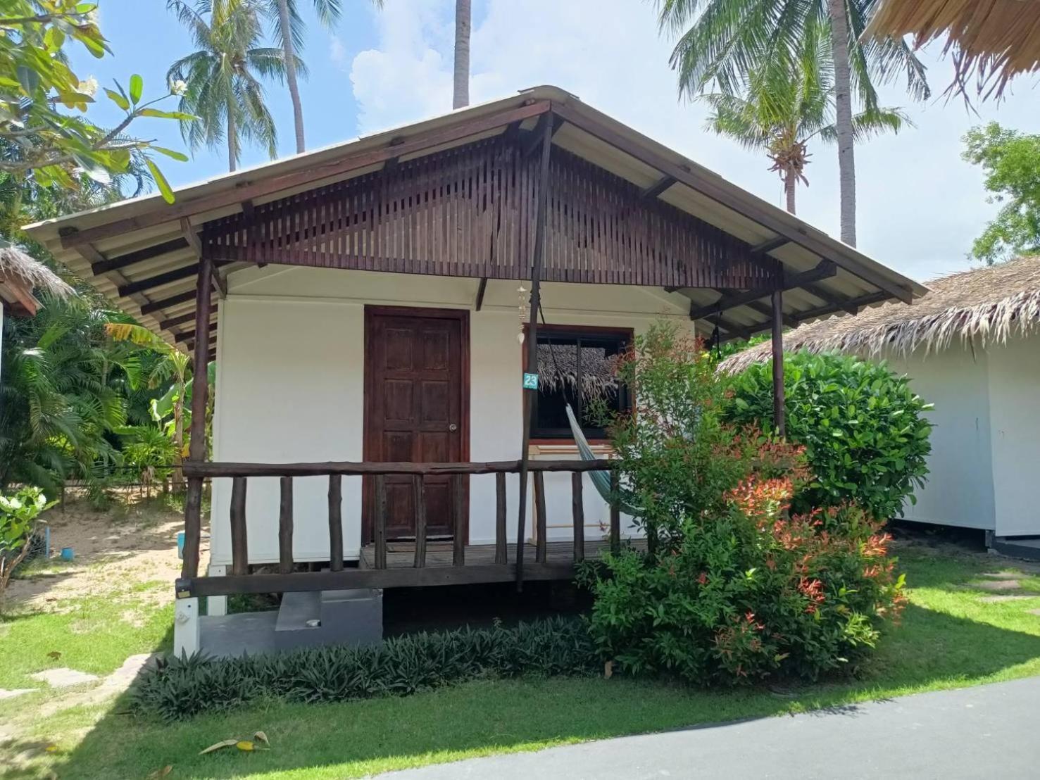 Sarana Bungalows (Adults Only) Ban Tai Exterior photo